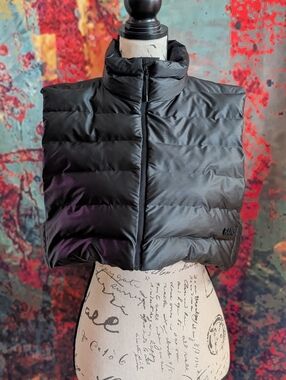 Rains Bator Sleeveless Quilted Jacket Black